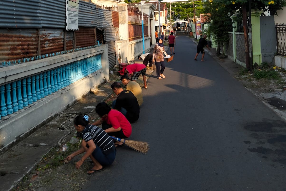 Kerja Bakti Kelurahan Dandangan - Gerakan Indonesia Asri