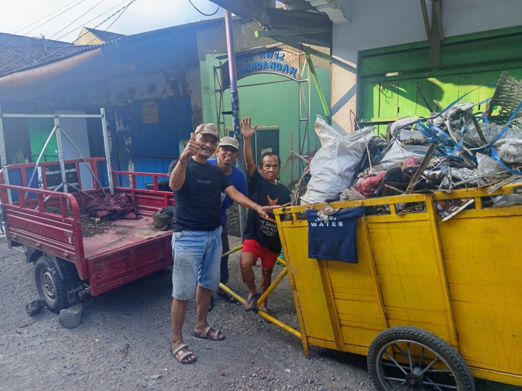 Kerja Bakti Kelurahan Dandangan