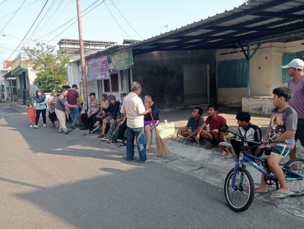 Kerja Bakti Kelurahan Dandangan