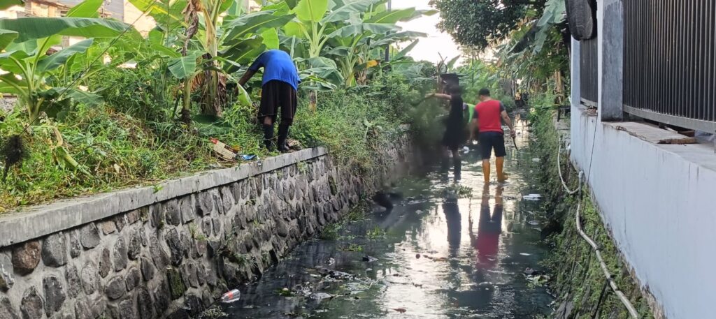 Kerja Bakti Kelurahan Dandangan